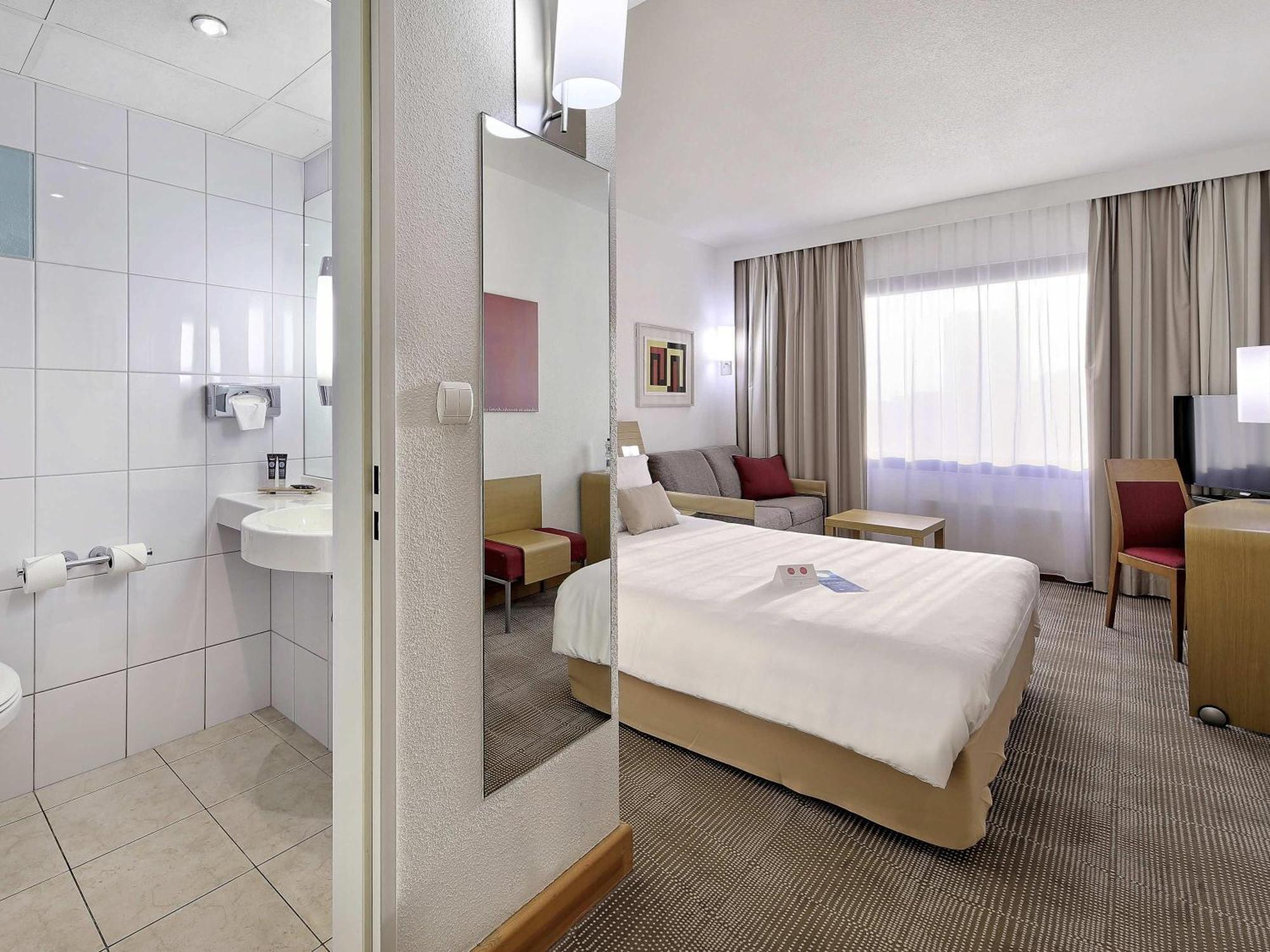 Standard Queen Room
